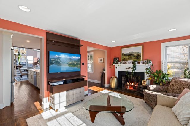 27 Broad Cove Rd, Hingham, MA 02043