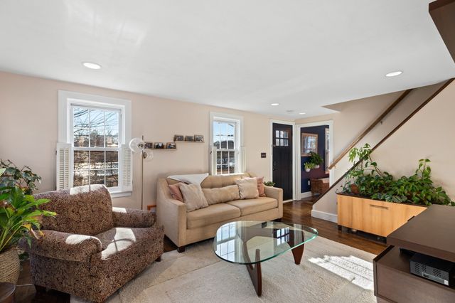 27 Broad Cove Rd, Hingham, MA 02043
