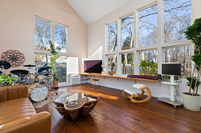 27 Broad Cove Rd, Hingham, MA 02043
