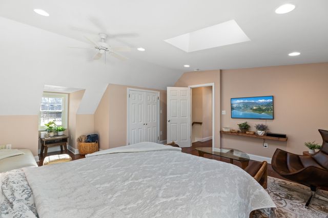 27 Broad Cove Rd, Hingham, MA 02043