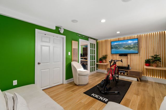 27 Broad Cove Rd, Hingham, MA 02043