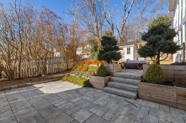 27 Broad Cove Rd, Hingham, MA 02043