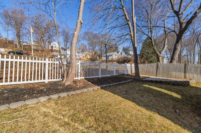27 Broad Cove Rd, Hingham, MA 02043