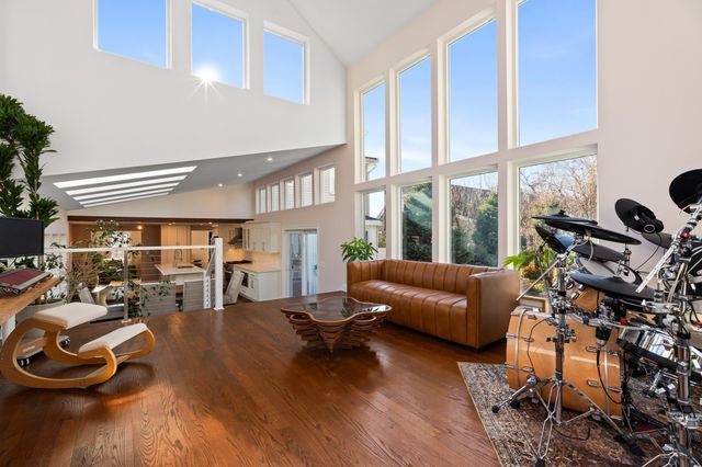 27 Broad Cove Rd, Hingham, MA 02043