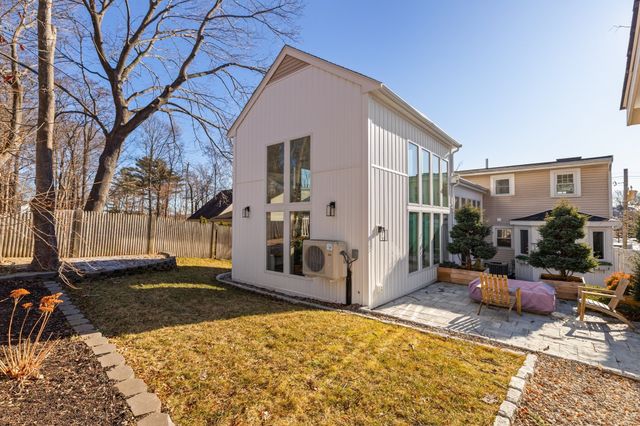 27 Broad Cove Rd, Hingham, MA 02043