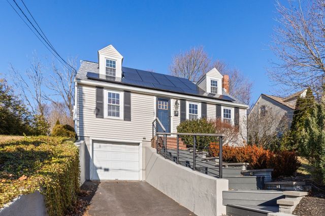 27 Broad Cove Rd, Hingham, MA 02043