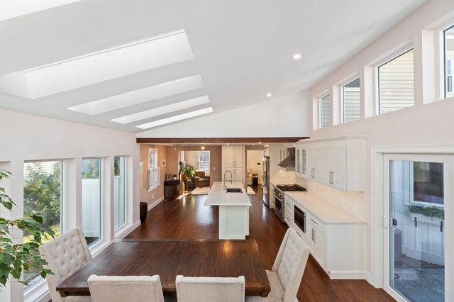 27 Broad Cove Rd, Hingham, MA 02043