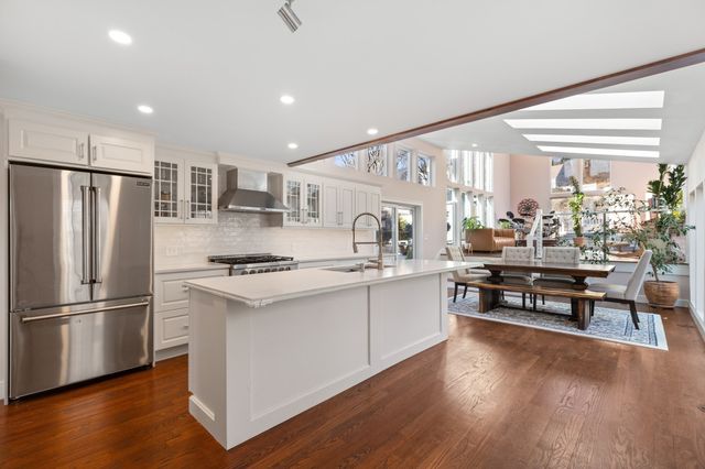 27 Broad Cove Rd, Hingham, MA 02043