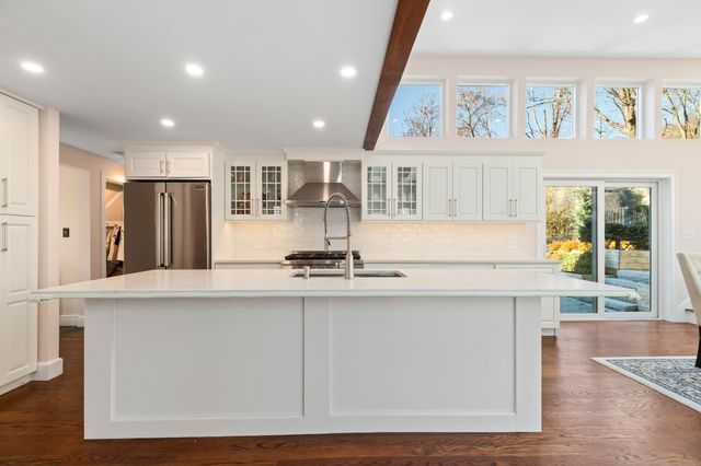 27 Broad Cove Rd, Hingham, MA 02043