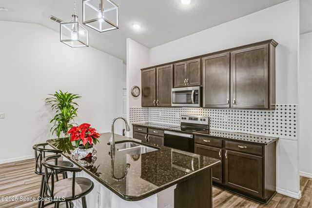 808 Grandeur Street Street SE, Palm Bay, FL 32909