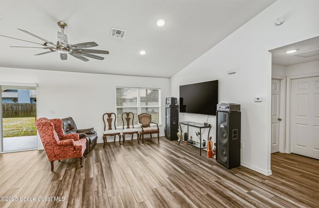 808 Grandeur Street Street SE, Palm Bay, FL 32909