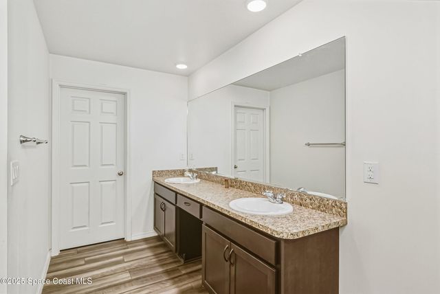 808 Grandeur Street Street SE, Palm Bay, FL 32909