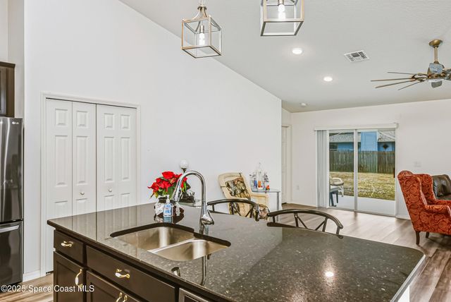 808 Grandeur Street Street SE, Palm Bay, FL 32909