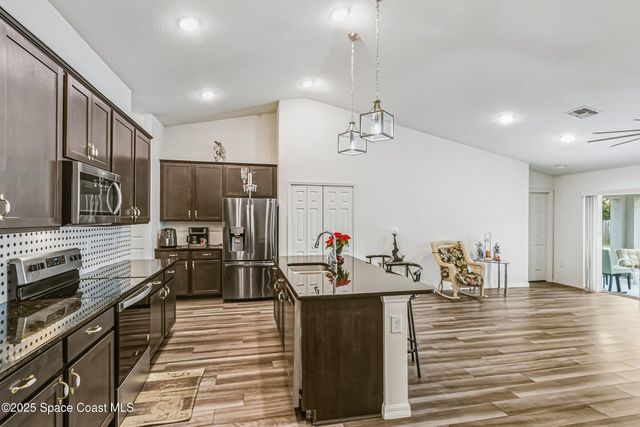 808 Grandeur Street Street SE, Palm Bay, FL 32909