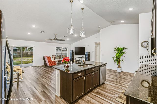 808 Grandeur Street Street SE, Palm Bay, FL 32909