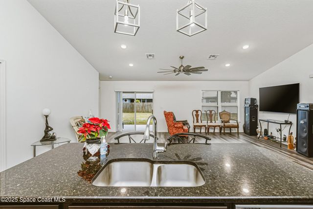 808 Grandeur Street Street SE, Palm Bay, FL 32909