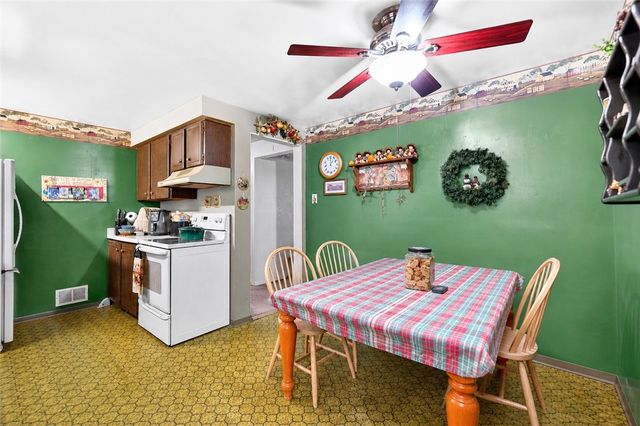 35 Frances Dr, Robinson Twp, PA 15108
