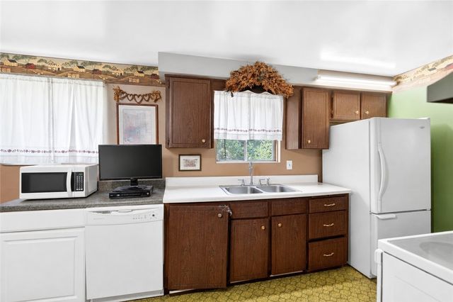 35 Frances Dr, Robinson Twp, PA 15108