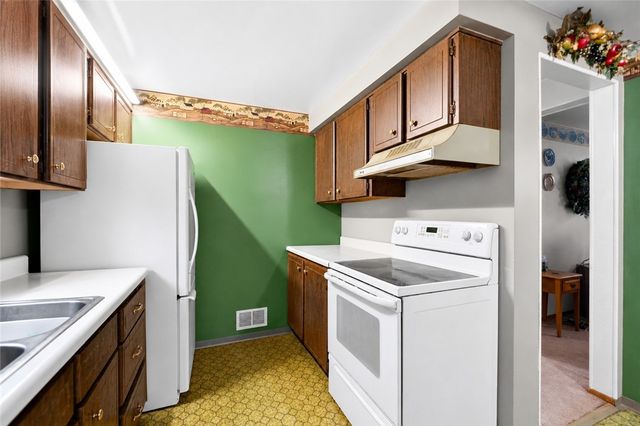 35 Frances Dr, Robinson Twp, PA 15108