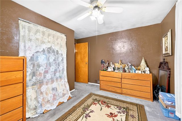 35 Frances Dr, Robinson Twp, PA 15108
