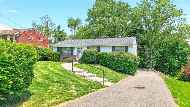 35 Frances Dr, Robinson Twp, PA 15108
