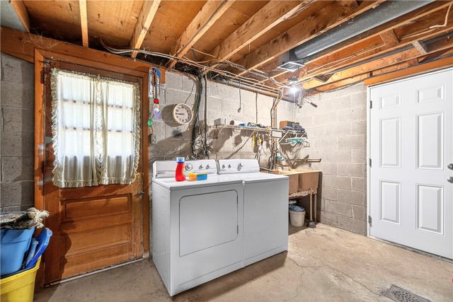 35 Frances Dr, Robinson Twp, PA 15108