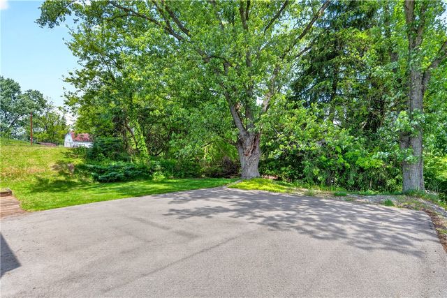 35 Frances Dr, Robinson Twp, PA 15108