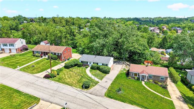 35 Frances Dr, Robinson Twp, PA 15108