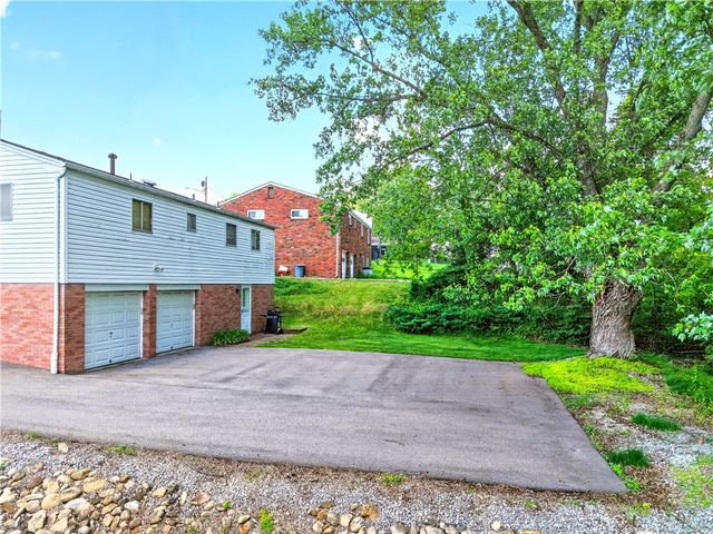 35 Frances Dr, Robinson Twp, PA 15108