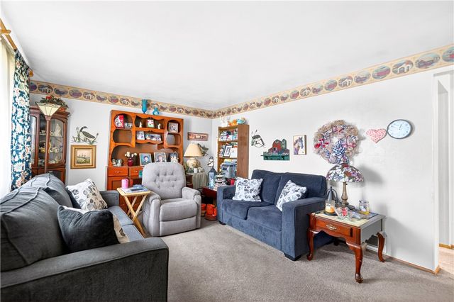 35 Frances Dr, Robinson Twp, PA 15108