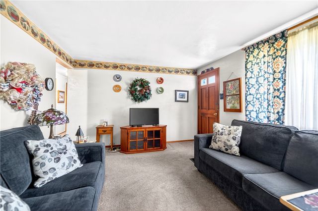 35 Frances Dr, Robinson Twp, PA 15108
