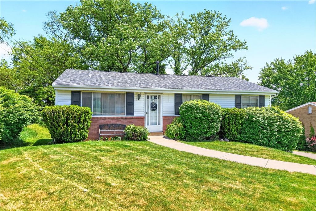 35 Frances Dr, Robinson Twp, PA 15108