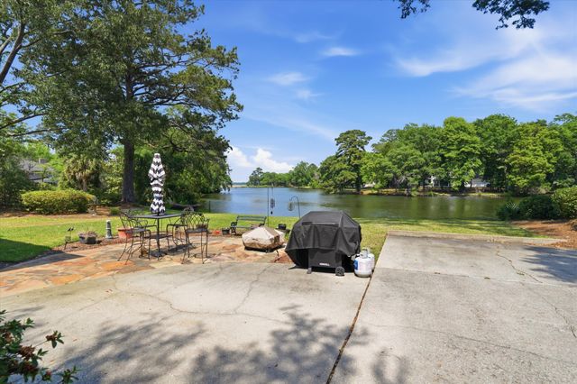 34 Sussex Road, Charleston, SC 29407