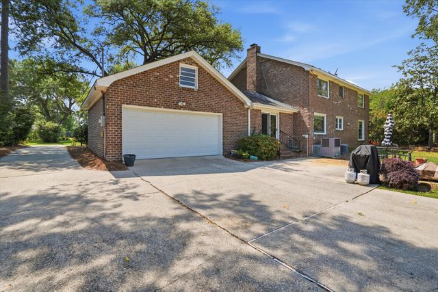 34 Sussex Road, Charleston, SC 29407