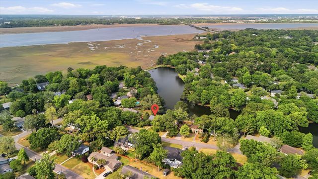 34 Sussex Road, Charleston, SC 29407