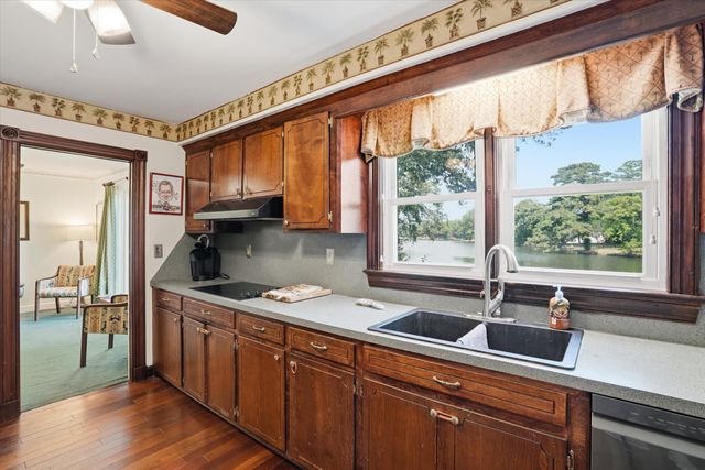 34 Sussex Road, Charleston, SC 29407