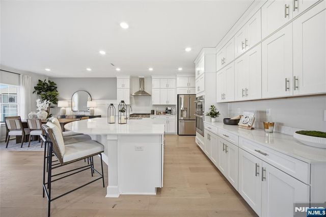 5 Pimlico Place, Oakland, NJ 07436
