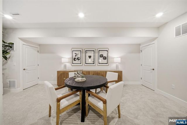 5 Pimlico Place, Oakland, NJ 07436