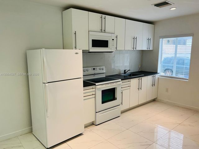 6700 NW 6th Ave, Miami, FL 33150