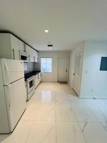 6700 NW 6th Ave, Miami, FL 33150