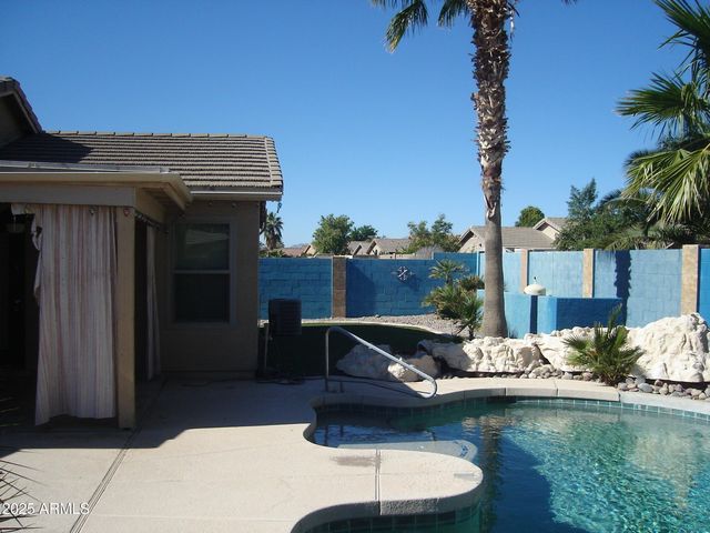 42264 W DESERT FAIRWAYS Drive, Maricopa, AZ 85138