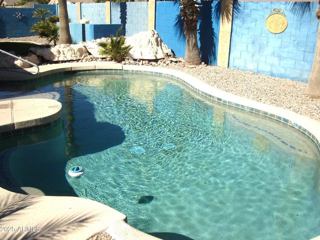 42264 W DESERT FAIRWAYS Drive, Maricopa, AZ 85138