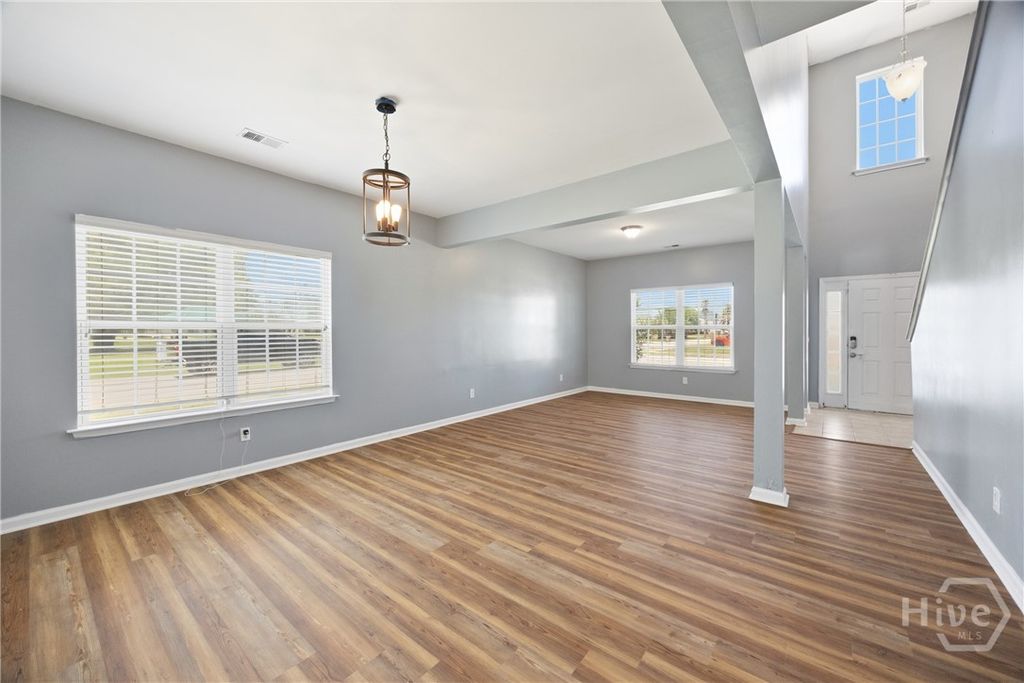 Image 11 of property listing at 189 Savannah Lane, Richmond Hill, GA 31324
