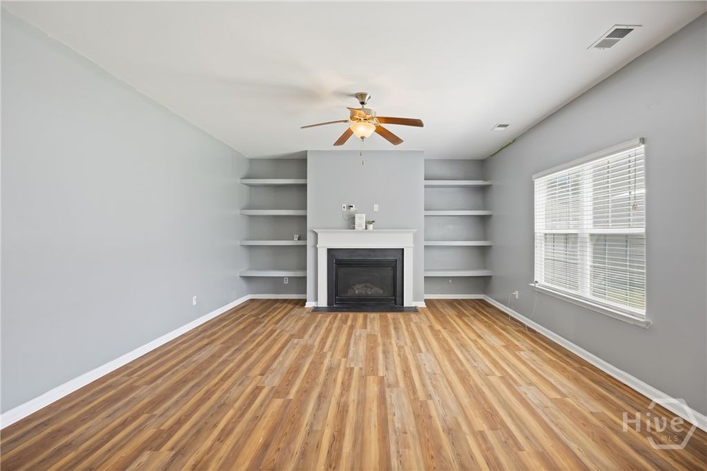 Image 13 of property listing at 189 Savannah Lane, Richmond Hill, GA 31324
