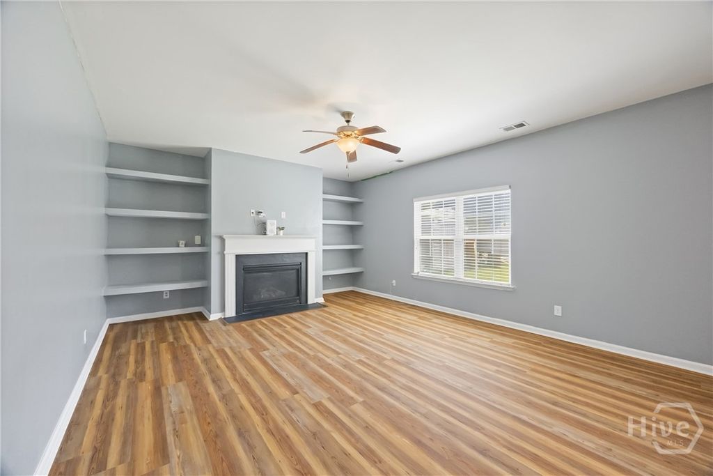 Image 14 of property listing at 189 Savannah Lane, Richmond Hill, GA 31324