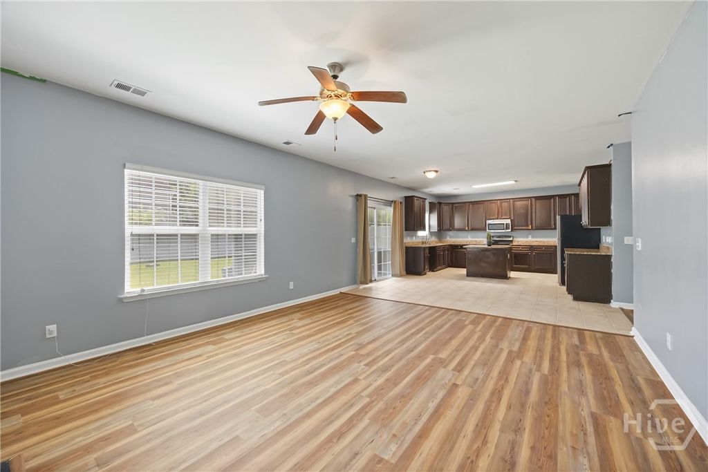 Image 15 of property listing at 189 Savannah Lane, Richmond Hill, GA 31324