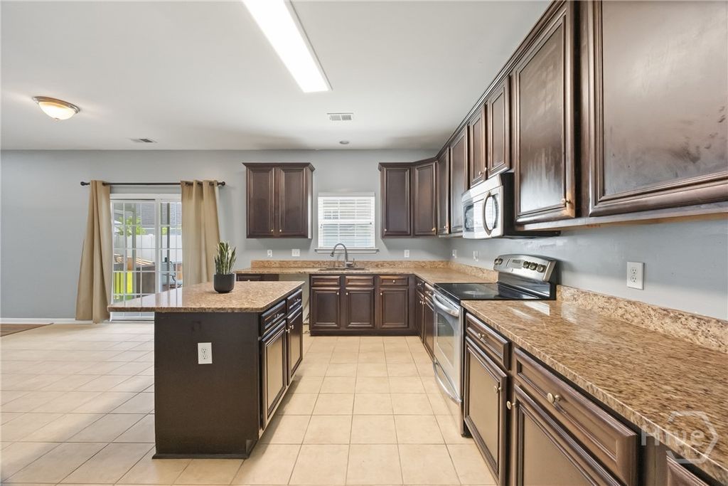 Image 20 of property listing at 189 Savannah Lane, Richmond Hill, GA 31324