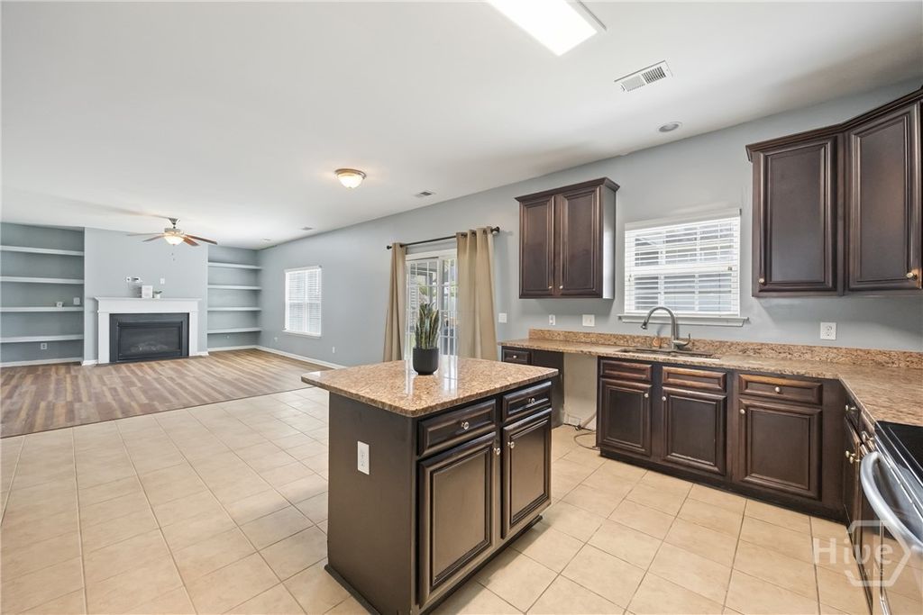 Image 21 of property listing at 189 Savannah Lane, Richmond Hill, GA 31324