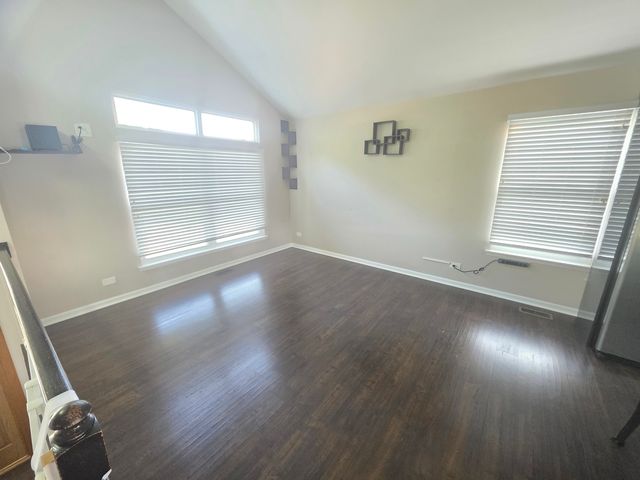 302 Barton Court, Bartlett, IL 60103