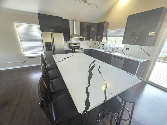 302 Barton Court, Bartlett, IL 60103
